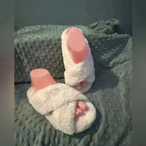 Women's Light Pink Toms Susie‎ slippers, New! size 6